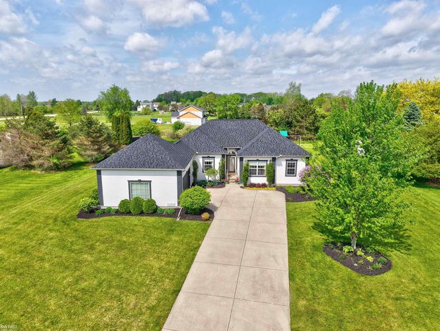 9484 Aspen View Drive, Grand Blanc, MI 48439