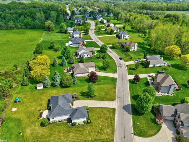 9484 Aspen View Drive, Grand Blanc, MI 48439
