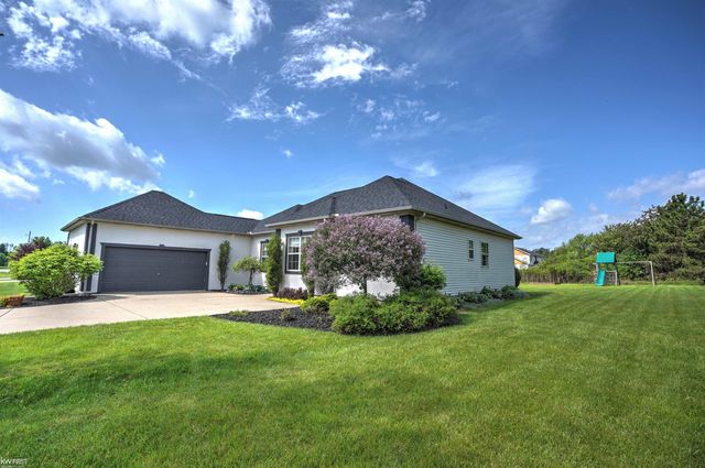 9484 Aspen View Drive, Grand Blanc, MI 48439