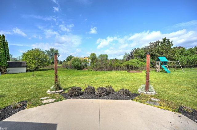 9484 Aspen View Drive, Grand Blanc, MI 48439