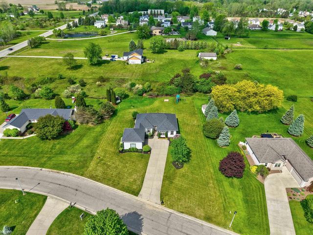 9484 Aspen View Drive, Grand Blanc, MI 48439