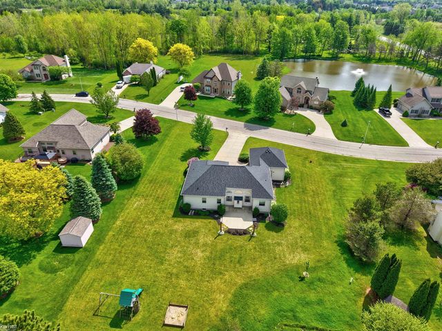 9484 Aspen View Drive, Grand Blanc, MI 48439