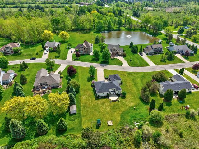 9484 Aspen View Drive, Grand Blanc, MI 48439