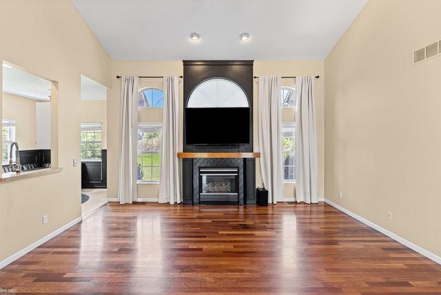 9484 Aspen View Drive, Grand Blanc, MI 48439