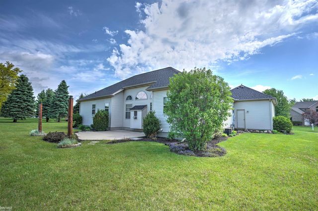 9484 Aspen View Drive, Grand Blanc, MI 48439