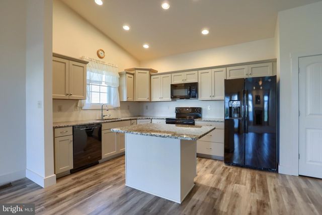 1620 QUINCEY DR, Mechanicsburg, PA 17050
