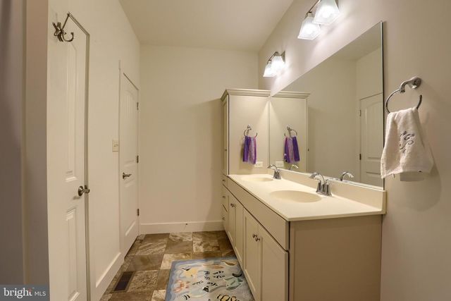 1620 QUINCEY DR, Mechanicsburg, PA 17050