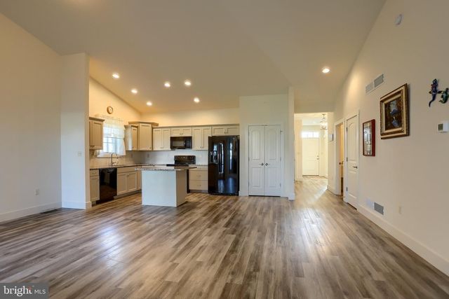 1620 QUINCEY DR, Mechanicsburg, PA 17050