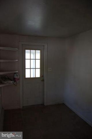 2 SPRUCE LN, Annapolis, MD 21401