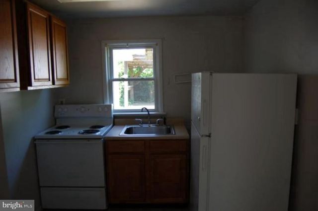 2 SPRUCE LN, Annapolis, MD 21401