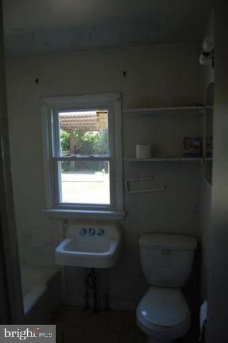 2 SPRUCE LN, Annapolis, MD 21401