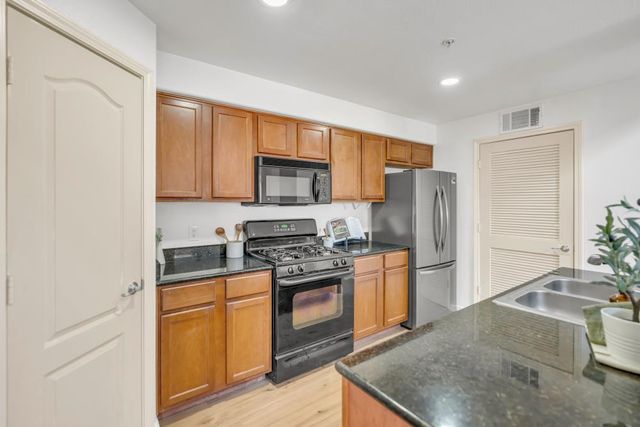 5350 Dunlay Dr #1612, Sacramento, CA 95835