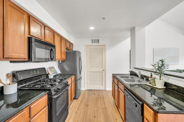 5350 Dunlay Dr #1612, Sacramento, CA 95835