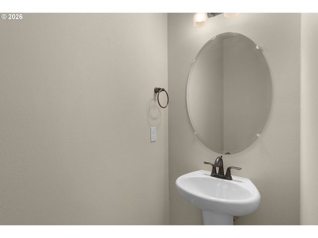 302 Sw 203RD Ter, Beaverton, OR 97006