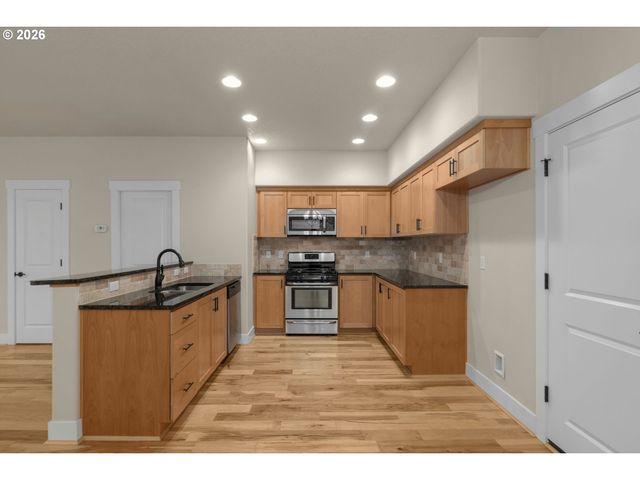 302 Sw 203RD Ter, Beaverton, OR 97006