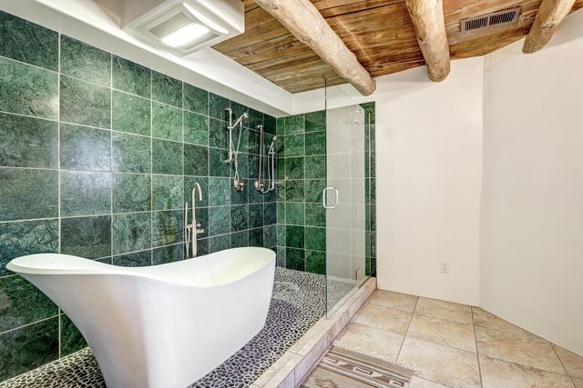 5 Chacon Place NW, Albuquerque, NM 87104