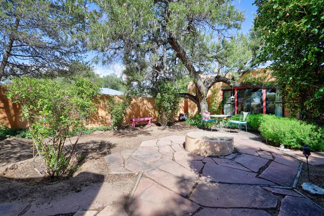 5 Chacon Place NW, Albuquerque, NM 87104