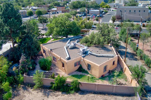 5 Chacon Place NW, Albuquerque, NM 87104
