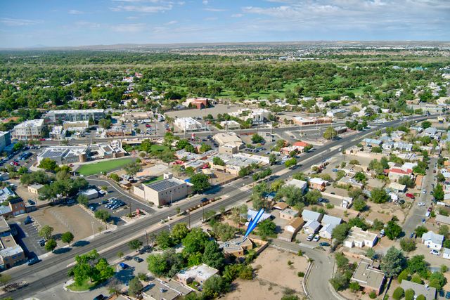 5 Chacon Place NW, Albuquerque, NM 87104