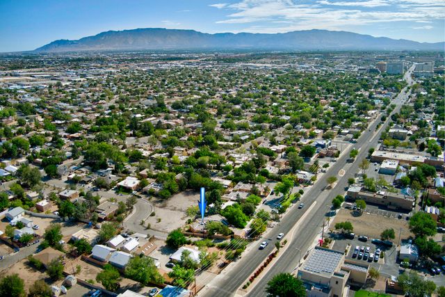 5 Chacon Place NW, Albuquerque, NM 87104