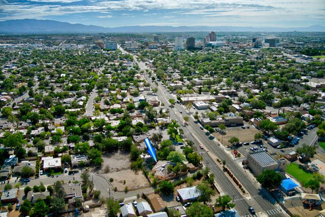 5 Chacon Place NW, Albuquerque, NM 87104