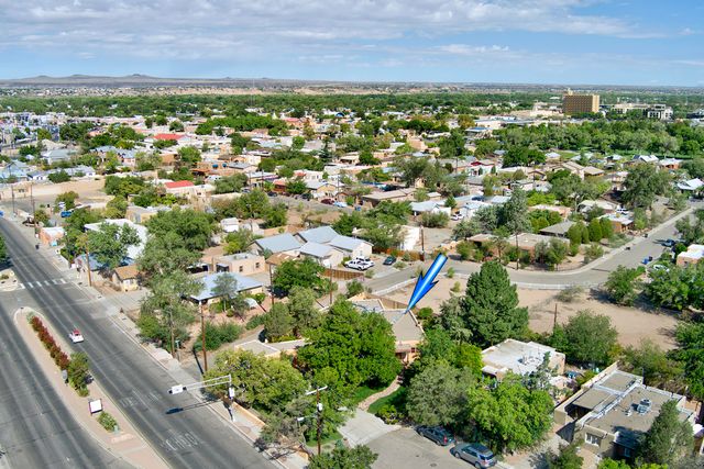 5 Chacon Place NW, Albuquerque, NM 87104