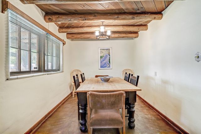 5 Chacon Place NW, Albuquerque, NM 87104