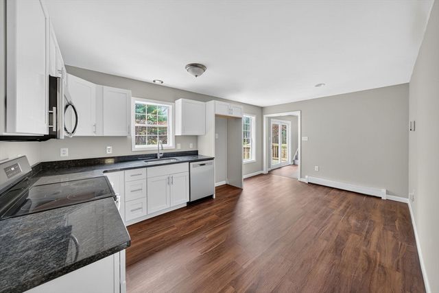 395 High St, Uxbridge, MA 01569