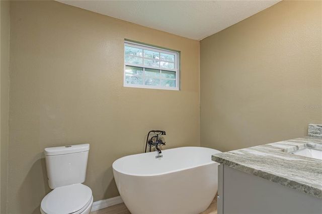 2602 CR 422, Lake Panasoffkee, FL 33538
