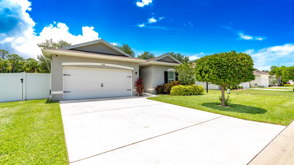5344 Oakland Lake Circle, Fort Pierce, FL 34951