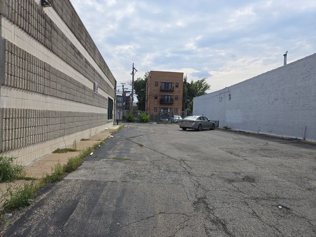 3711 W Lawrence Avenue, Chicago, IL 60625