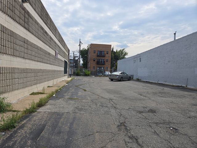 3711 W Lawrence Avenue, Chicago, IL 60625