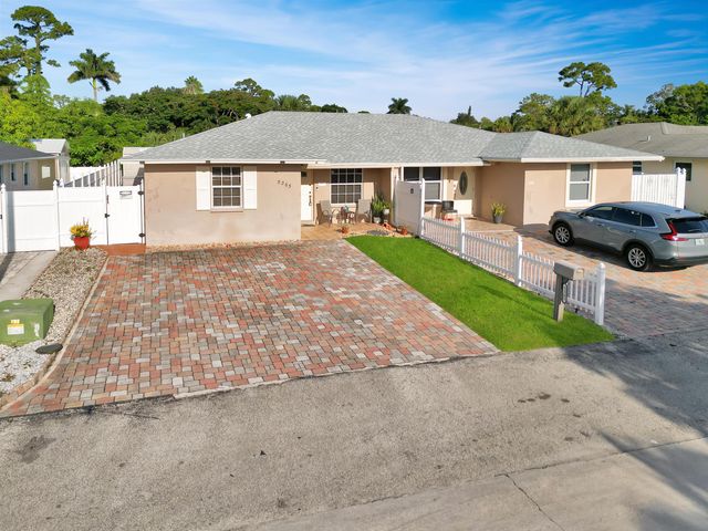 5365 Cannon Way, West Palm Beach, FL 33415