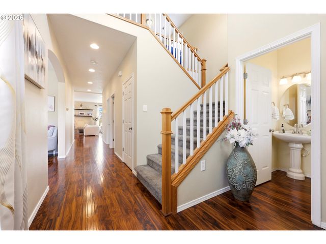 518 W 12TH Way, La Center, WA 98629