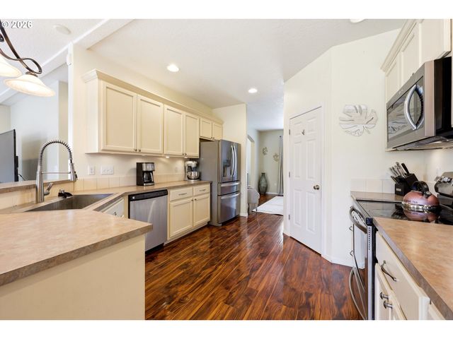 518 W 12TH Way, La Center, WA 98629