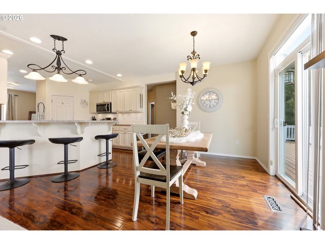 518 W 12TH Way, La Center, WA 98629