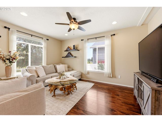 518 W 12TH Way, La Center, WA 98629