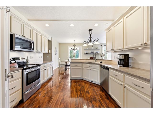 518 W 12TH Way, La Center, WA 98629