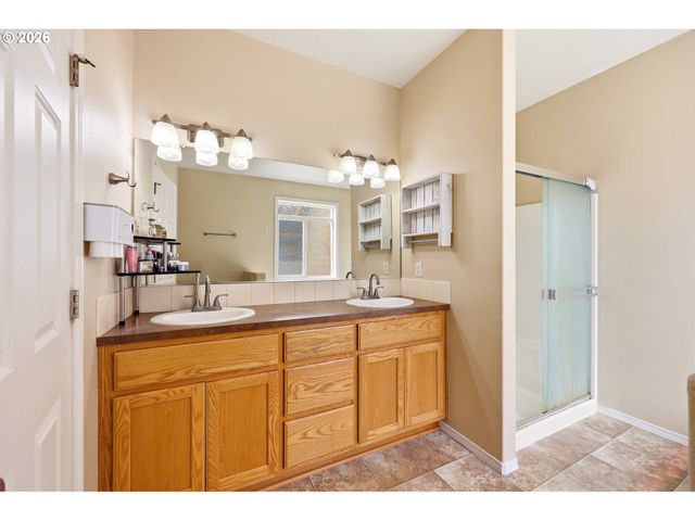 518 W 12TH Way, La Center, WA 98629