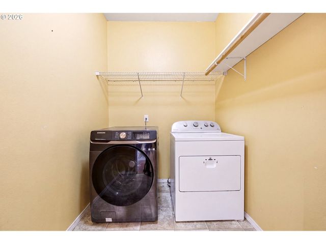 518 W 12TH Way, La Center, WA 98629