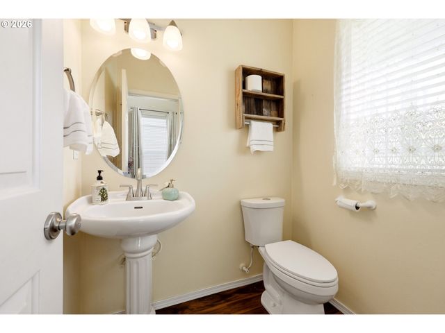 518 W 12TH Way, La Center, WA 98629