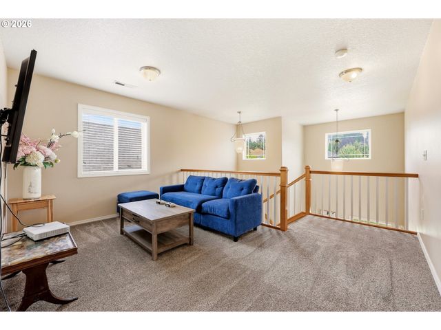 518 W 12TH Way, La Center, WA 98629
