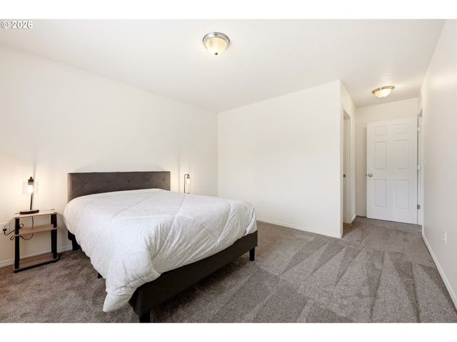 518 W 12TH Way, La Center, WA 98629