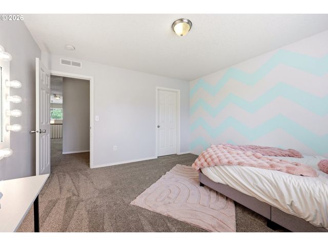 518 W 12TH Way, La Center, WA 98629