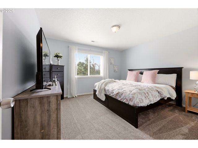 518 W 12TH Way, La Center, WA 98629