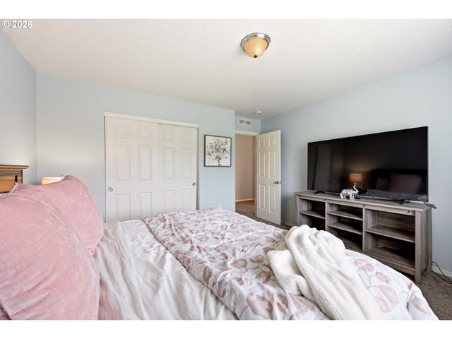 518 W 12TH Way, La Center, WA 98629