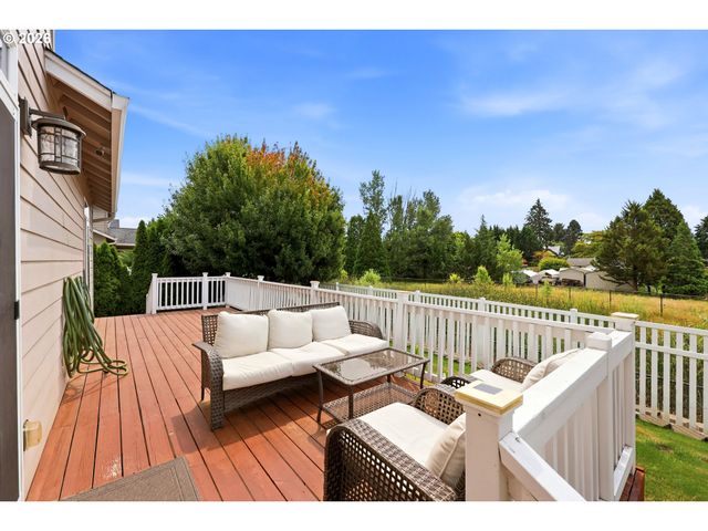 518 W 12TH Way, La Center, WA 98629