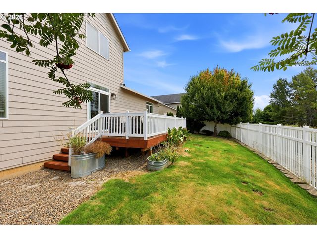 518 W 12TH Way, La Center, WA 98629