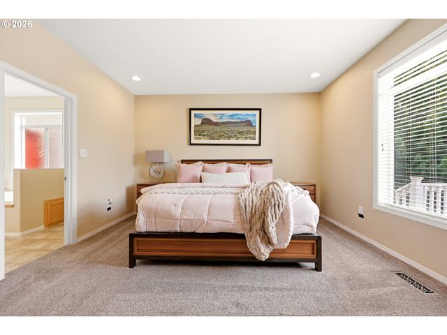 518 W 12TH Way, La Center, WA 98629