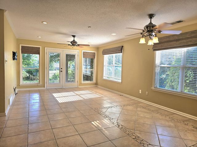 95 PINEHURST DR, Oakland, TN 38060